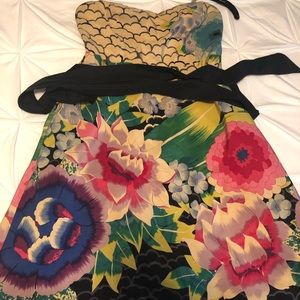Strapless bright flowery dress